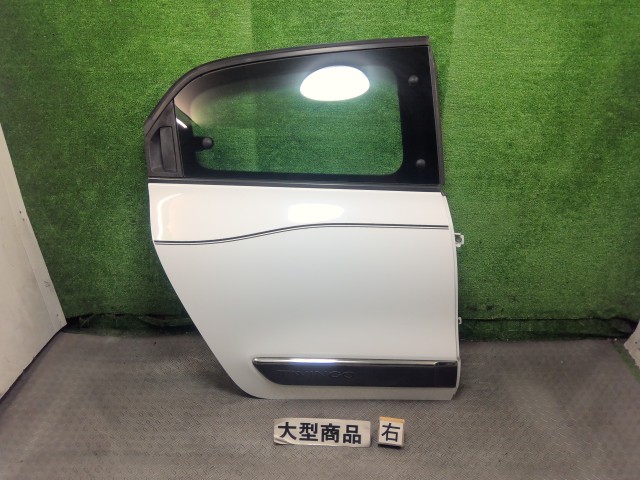 【中古】中古部品 ルノー トゥインゴ AHH4B 右ﾘｱﾄﾞｱ 【3330990700-202510008713300】