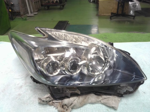 【中古】中古部品 プリウス ZVW30 右ﾍｯﾄﾞﾗﾝﾌﾟ 【3310200100-000022574710800】