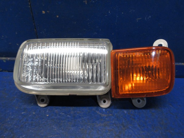 【中古】中古部品 UD日産大型車 CV2YL 左ﾌｫｸﾞﾗﾝﾌﾟ 【3310270100-000015229210950】