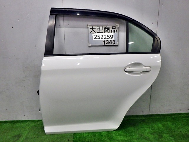 【中古】中古部品 カローラアクシオ NKE165 左ﾘｱﾄﾞｱ 【3330890100-000025225913400】