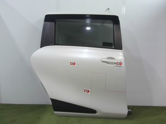 【中古】中古部品 シエンタ NSP170G 右ﾘｱﾄﾞｱ 【3310090100-202602035613300】