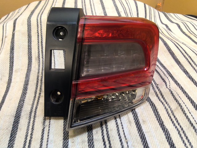 【中古】中古部品 インプレッサ GT6 右ﾃｰﾙﾗﾝﾌﾟ 【3310540000-000026027415500】