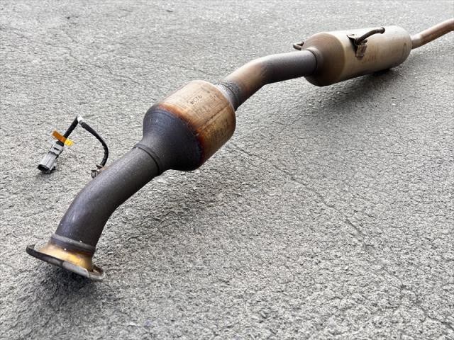 【中古】中古部品 ヤリス MXPH15 ﾌﾛﾝﾄｴｷｿﾞｰｽﾄﾊﾟｲﾌﾟ 【3330240100-002026518022200】 13,980円
