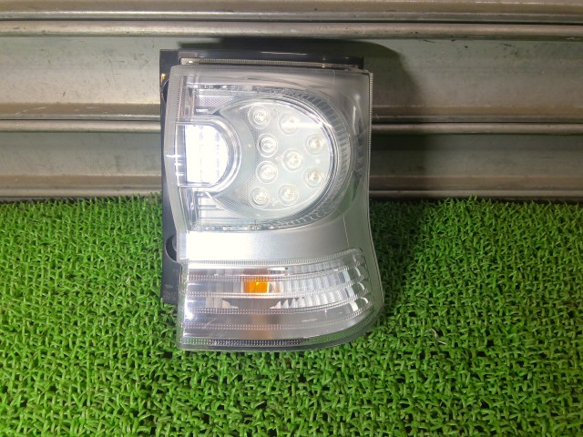 【中古】中古部品 タント L375S 右ﾃｰﾙﾗﾝﾌﾟ 【3330540100-260117001215500】