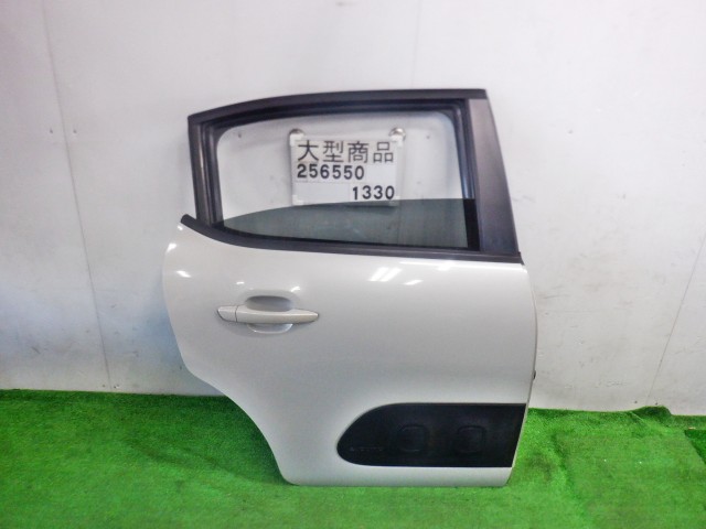 【中古】中古部品 シトロエン C3 B6HN01 右ﾘｱﾄﾞｱ 【3330890100-000025655013300】