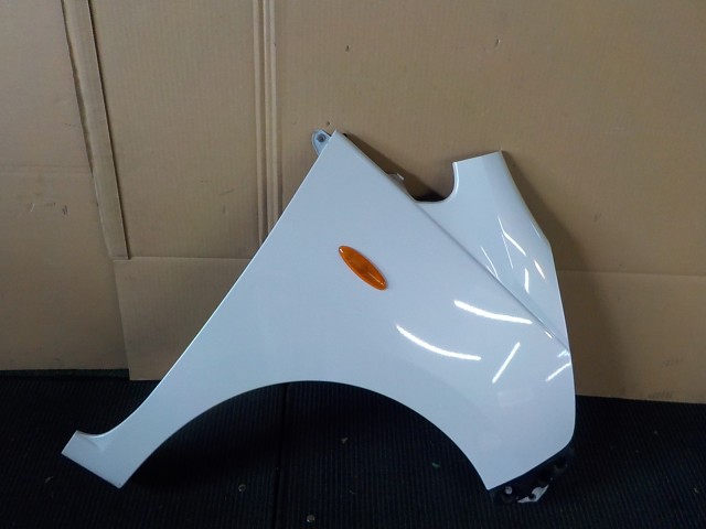 【中古】中古部品 ムーヴ LA100S 右ﾌﾛﾝﾄﾌｪﾝﾀﾞｰ 【3260200000-260216000310600】