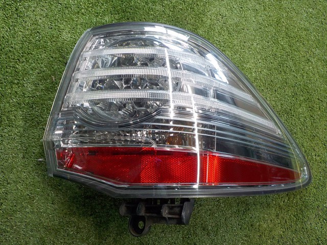 【中古】中古部品 クラウン GWS204 右ﾃｰﾙﾗﾝﾌﾟ 【3260200000-260216000115500】 14,438円