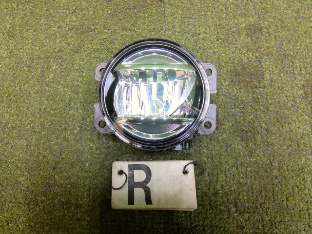 【中古】中古部品 ソリオ MA37S 右ﾌｫｸﾞﾗﾝﾌﾟ 【3330200100-252269000010850】
