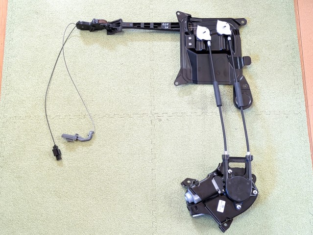 【中古】中古部品 ヴォクシー ZRR75W 左ﾊﾟﾜｰｽﾗｲﾄﾞﾄﾞｱﾓｰﾀｰ 【3330450100-260219000164660】