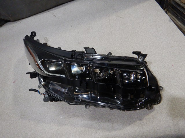 【中古】中古部品 プリウス ZVW52 右ﾍｯﾄﾞﾗﾝﾌﾟ 【3330810100-260217000210800】