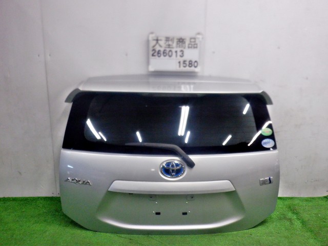 【中古】中古部品 アクア NHP10 ﾊﾞｯｸﾄﾞｱ 【3330890100-000026601315800】｜e-cleマート