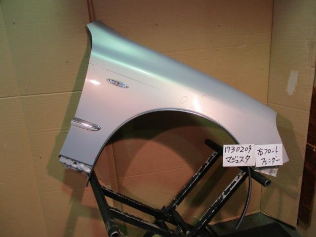 【中古】中古部品 クラウンマジェスタ UZS186 右ﾌﾛﾝﾄﾌｪﾝﾀﾞｰ 【3310220100-001344787910600】