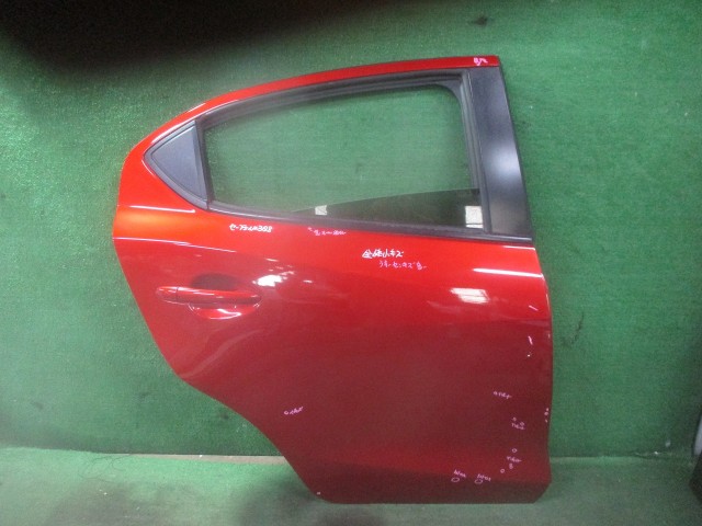 【中古】中古部品 デミオ DJ5FS 右ﾘｱﾄﾞｱ 【3500080000-260216000113300】