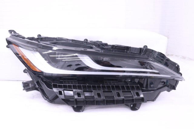 【中古】中古部品 ハリアー MXUA80 右ﾍｯﾄﾞﾗﾝﾌﾟ 【3260520000-260220500610800】