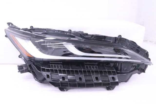 【中古】中古部品 ハリアー MXUA80 右ﾍｯﾄﾞﾗﾝﾌﾟ 【3260520000-260220500710800】