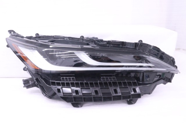 【中古】中古部品 ハリアー MXUA80 右ﾍｯﾄﾞﾗﾝﾌﾟ 【3260520000-260220500110800】