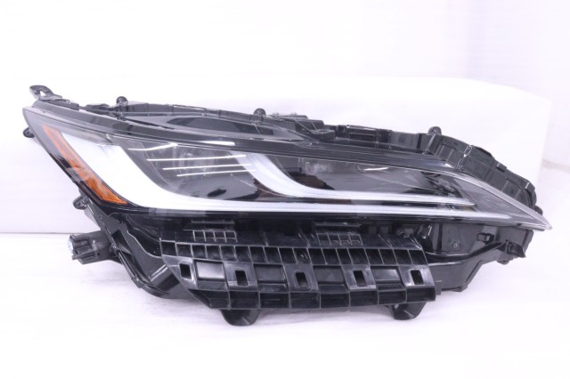 【中古】中古部品 ハリアー MXUA80 右ﾍｯﾄﾞﾗﾝﾌﾟ 【3260520000-260220500310800】