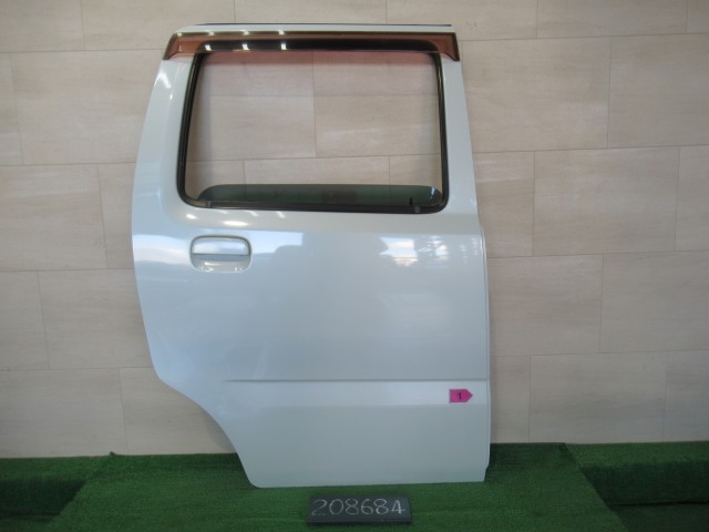【中古】中古部品 ワゴンＲ MC22S 右ﾘｱﾄﾞｱ 【3310120100-260220000313300】