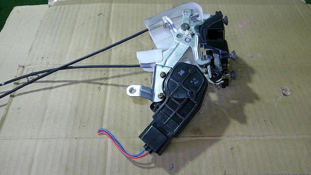 【中古】中古部品 ＷｉＬＬ ＶＳ ZZE128 右ﾘｱﾄﾞｱﾛｯｸｿﾚﾉｲﾄﾞ 【3500080000-251028001164570】