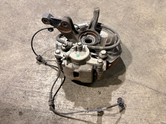 【中古】中古部品 サクラ B6AW 右ﾌﾛﾝﾄﾅｯｸﾙﾊﾌﾞ 【3330530100-000005511844310】