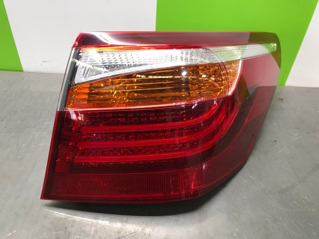 【中古】中古部品 レクサス LS USF40 右ﾃｰﾙﾗﾝﾌﾟ 【3330530100-000005513415500】