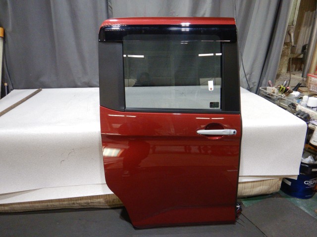 【中古】中古部品 トール M900S 右ﾘｱﾄﾞｱ 【3330810100-260220000213300】