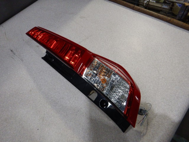 【中古】中古部品 トール M900S 右ﾃｰﾙﾗﾝﾌﾟ 【3330810100-260220000215500】