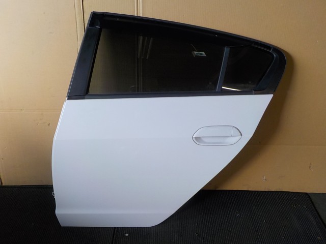 【中古】中古部品 インサイト ZE2 左ﾘｱﾄﾞｱ 【3260200000-260218000313400】
