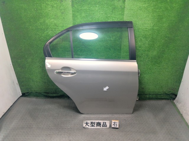 【中古】中古部品 カローラアクシオ NZE161 右ﾘｱﾄﾞｱ 【3330990700-202601003413300】