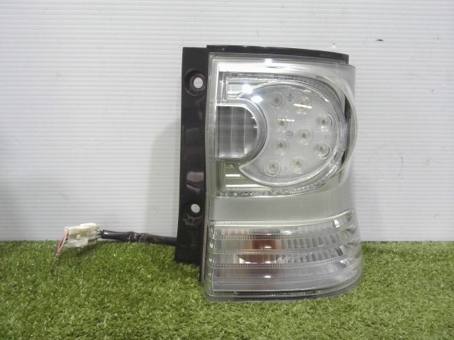 【中古】中古部品 タント L375S 右ﾃｰﾙﾗﾝﾌﾟ 【3310090100-202602059015500】