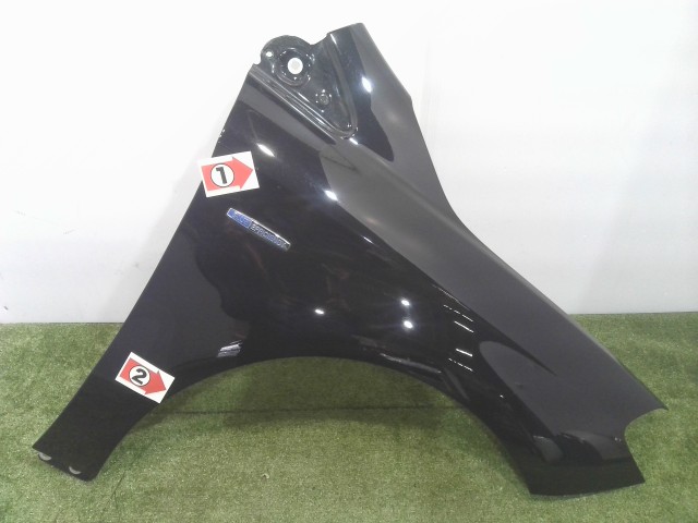 【中古】中古部品 ベンツ Bクラス 246242 右フロントフェンダー 【3310090100-202601028310600】