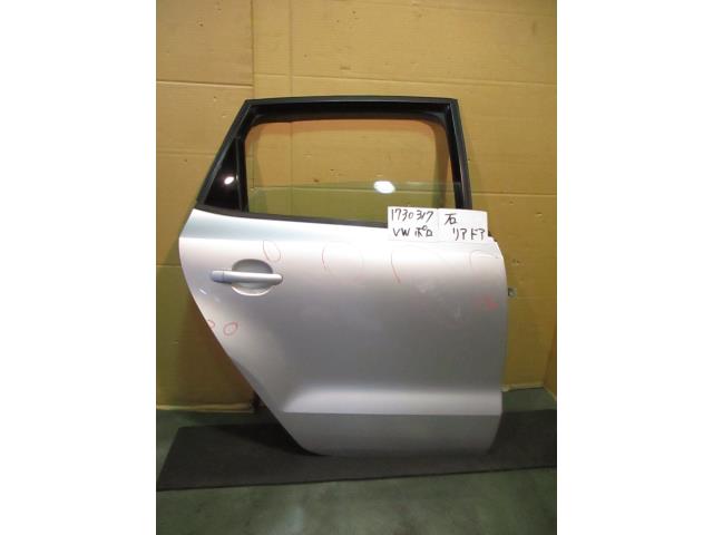 【中古】中古部品 VW ポロ 6RCBZ 右リアドア 【3310220100-001365038013300】|e-cleマート