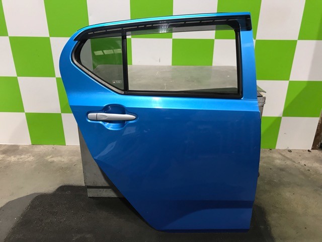 【中古】中古部品 ミライース LA350S 右ﾘｱﾄﾞｱ 【3330530100-000005512013300】