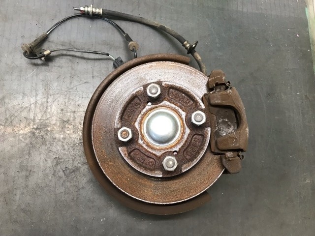 【中古】中古部品 エブリィ DA17W 左ﾌﾛﾝﾄﾅｯｸﾙﾊﾌﾞ 【3330530100-000005517144340】