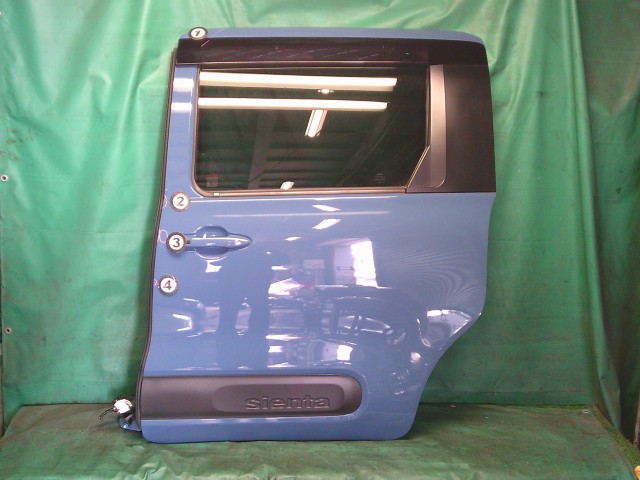 【中古】中古部品 シエンタ MXPL10G 左ﾘｱﾄﾞｱ 【3330990500-260224000113400】｜e-cleマート
