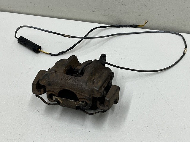 【中古】中古部品 BMW Z3 CN22 右ﾘｱｷｬﾘﾊﾟｰ 【3310070100-0000Y0751344430】