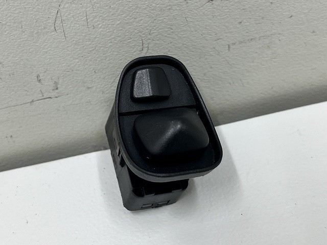 【中古】中古部品 BMW Z3 CN22 ﾄﾞｱﾐﾗｰｽｲｯﾁ 【3310070100-0000Y0751361850】