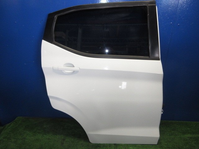 【中古】中古部品 ｅＫワゴン B36W 右ﾘｱﾄﾞｱ 【3310270100-000015244713300】