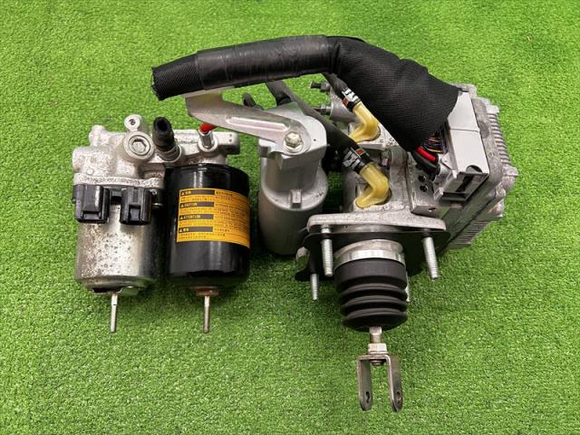 【中古】中古部品 プリウス ZVW30 ABSｱｸﾁｭｴｰﾀｰ 【3330240100-002026520042500】