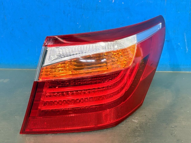 【中古】中古部品 レクサス LS USF40 右ﾃｰﾙﾗﾝﾌﾟ 【3330530100-000005514215500】