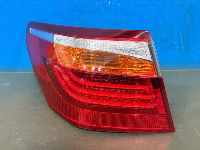 【中古】中古部品 レクサス LS USF40 左ﾃｰﾙﾗﾝﾌﾟ 【3330530100-000005514215600】 7,366円