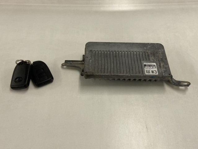 【中古】中古部品 ポルテ NCP145 エンジンコンピューター 【3330540100-260218500163100】