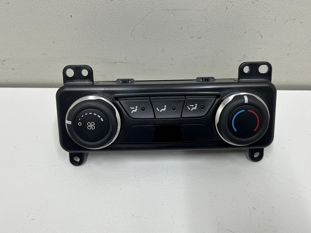 【中古】中古部品 フォード エクスプローラー 1FMHK9 A/Cｽｲｯﾁﾊﾟﾈﾙ 【3310070100-000090778660901】