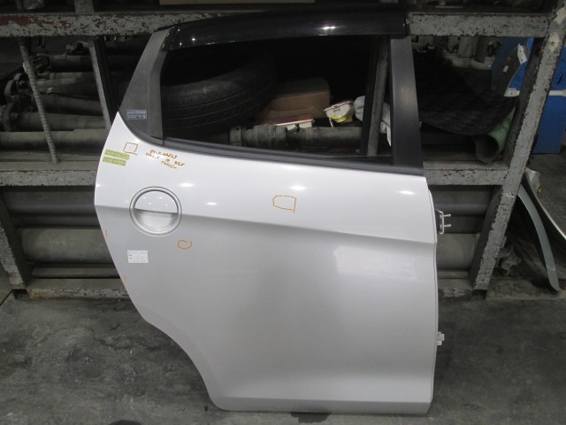 【中古】中古部品 セルボ HG21S 右ﾘｱﾄﾞｱ 【3310160100-000004452313300】