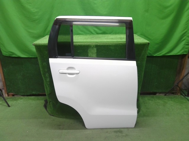 【中古】中古部品 ワゴンＲ MH23S 右ﾘｱﾄﾞｱ 【3310200100-000022622413300】