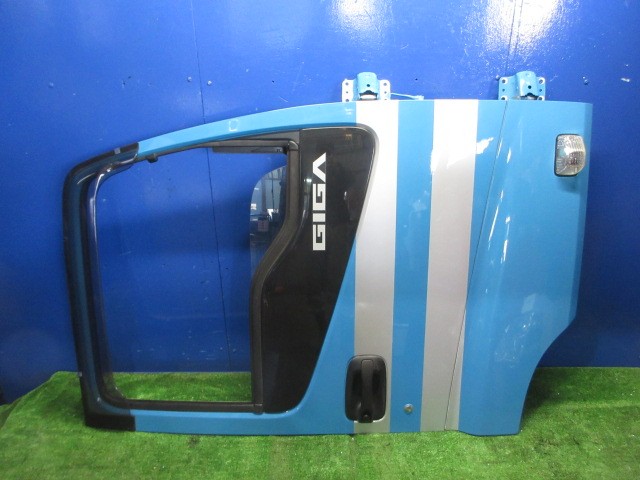 【中古】中古部品 いすゞ大型車 CXG77A 右ﾌﾛﾝﾄﾄﾞｱ 【3310270100-000015218213100】