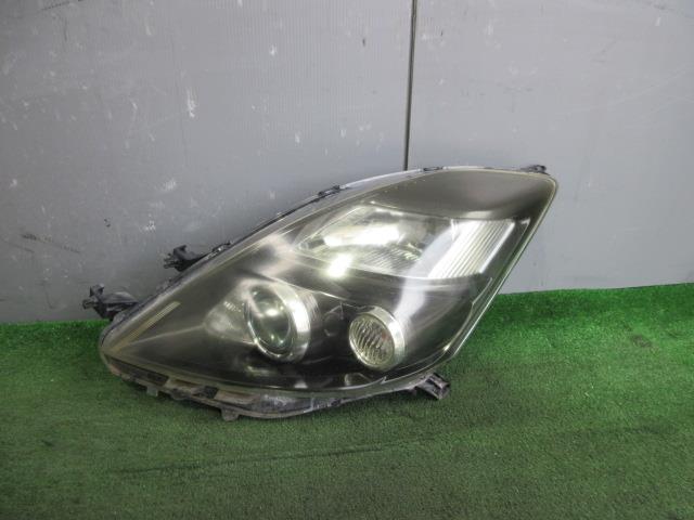 【中古】中古部品 アイシス ZGM10W 左ﾍｯﾄﾞﾗﾝﾌﾟ 【3330560100-260226000310900】