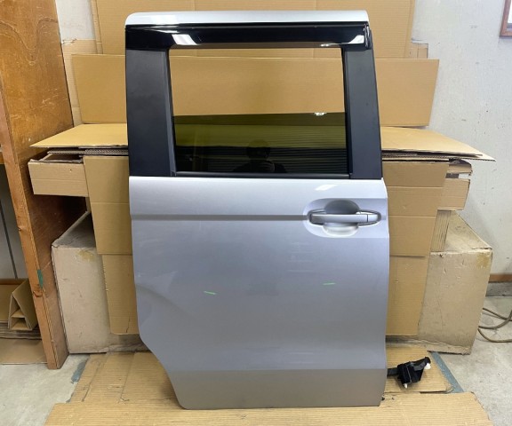 【中古】中古部品 Ｎ&minus;ＢＯＸ JF4 右ﾘｱﾄﾞｱ 【3330650100-000263002313300】｜e-cleマート