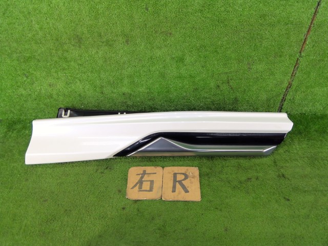 【中古】中古部品 レクサス NX AYZ10 右ﾘｱﾄﾞｱﾌﾟﾛﾃｸﾀｰ 【3330990100-260207000113360】