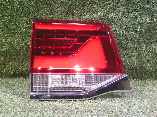 【中古】中古部品 ランドクルーザー URJ202W 左ﾌｨﾆｯｼｬｰﾊﾟﾈﾙ 【3331011000-260226500515220】